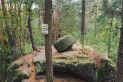 Cepesta_Hynsta_obetni-kamen-2